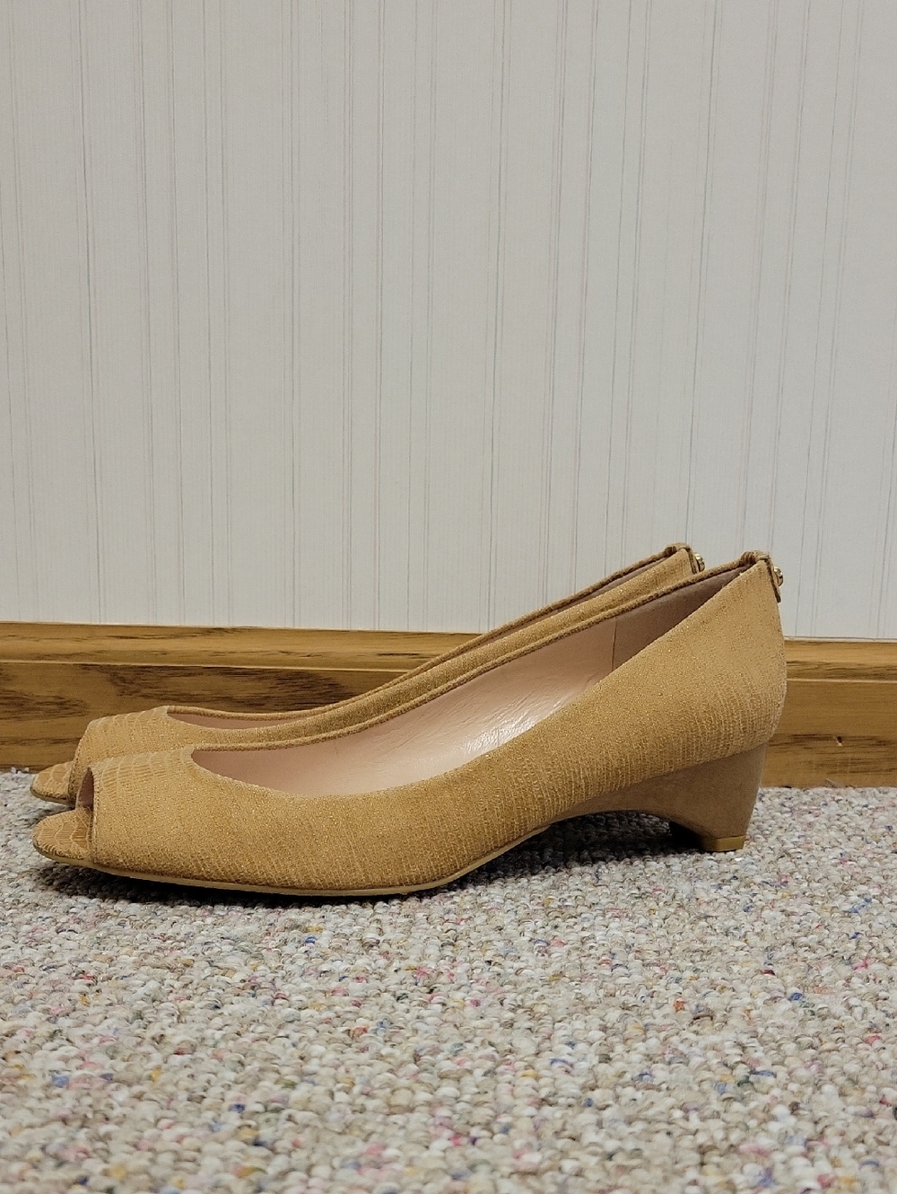 Stuart Weitzman Classic Women's Peep Toe Low Heel Pumps in Tan 10N Old Money